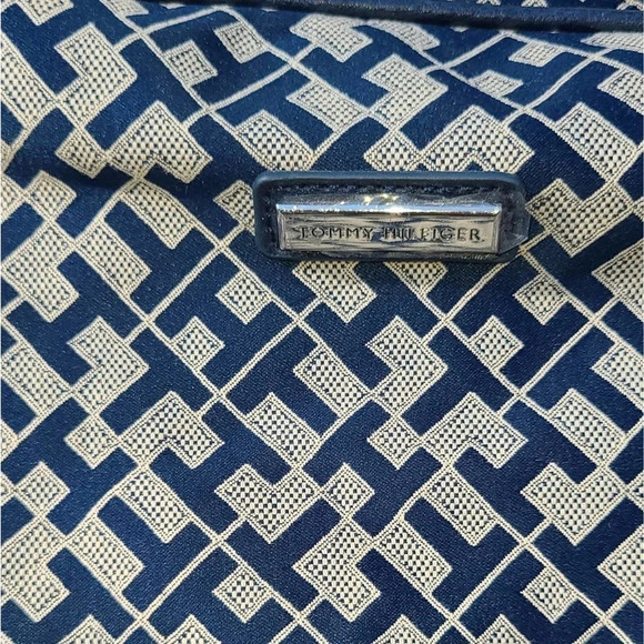 Tommy Hilfiger cosmetic make up travel case - Picture 3 of 4